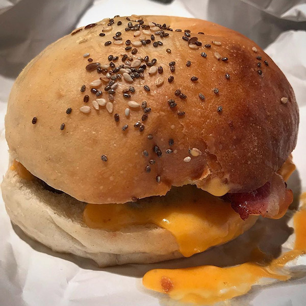 Burger Cheddar y Panceta Mesto Luján